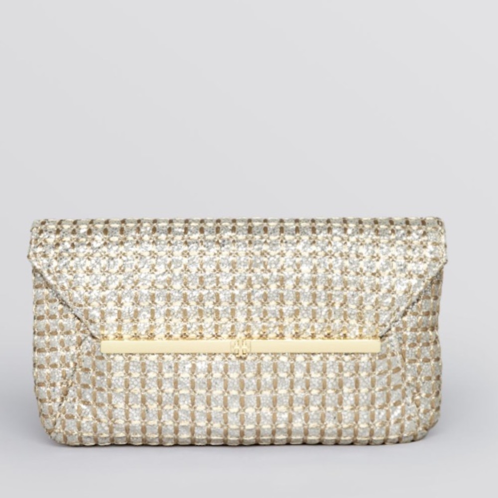 LOOKING FOR THIS BAG! Tory Burch Ellie Clutch ISO